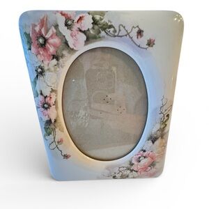Elegant Floral Picture Frame with Pink Accents